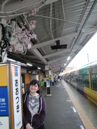 Waiting for the friendly Fuji train to doom :)
