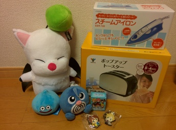 The day's goodies! Finally bought a toaster so Mitch can stop burning things XD The big white plush is what we all spent hours trying to win :) Super satisfying to have one!